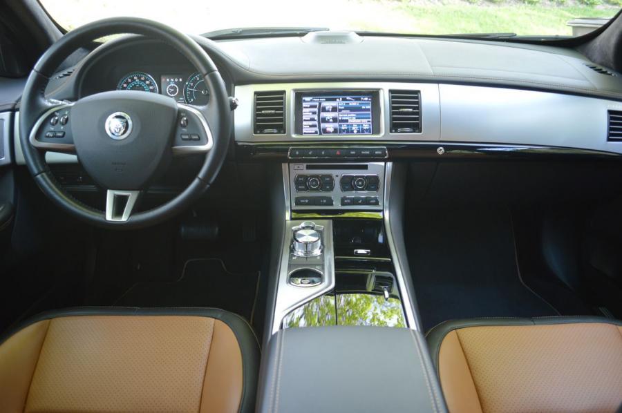  Jaguar XF 2 0T 2013 года  (фото 14 из 26)
